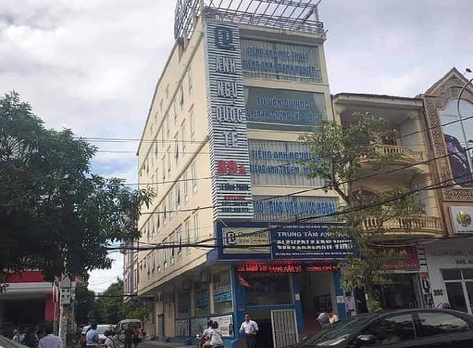 nghe an roi tu tang 4 xuong dat thay giao nuoc ngoai tu vong