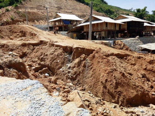 Khu tái định cư chưa hoàn thành đã sạt lở nghiêm trọng sau lũ, người dân bất an