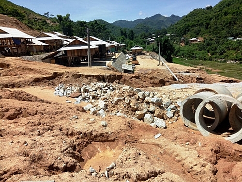 Khu tái định cư chưa hoàn thành đã sạt lở nghiêm trọng sau lũ, người dân bất an khu tai dinh cu chua hoan thanh da sat lo nghiem trong sau lu nguoi dan bat an