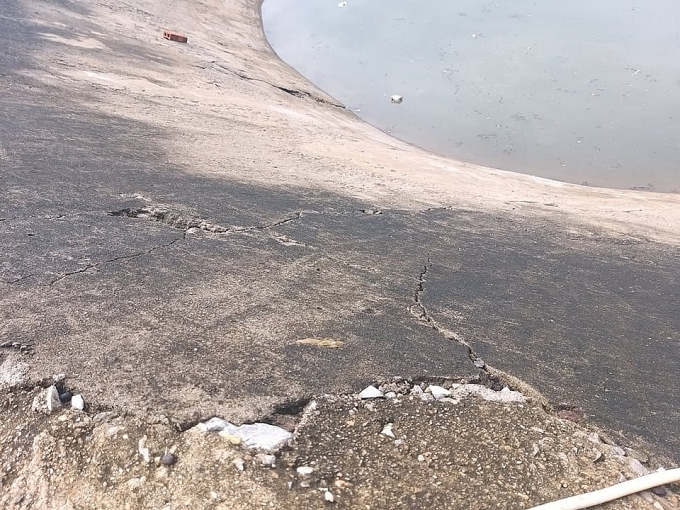 ngan ho dan khat ben nha may nuoc gan chuc nam tro gan cung tue nguyet