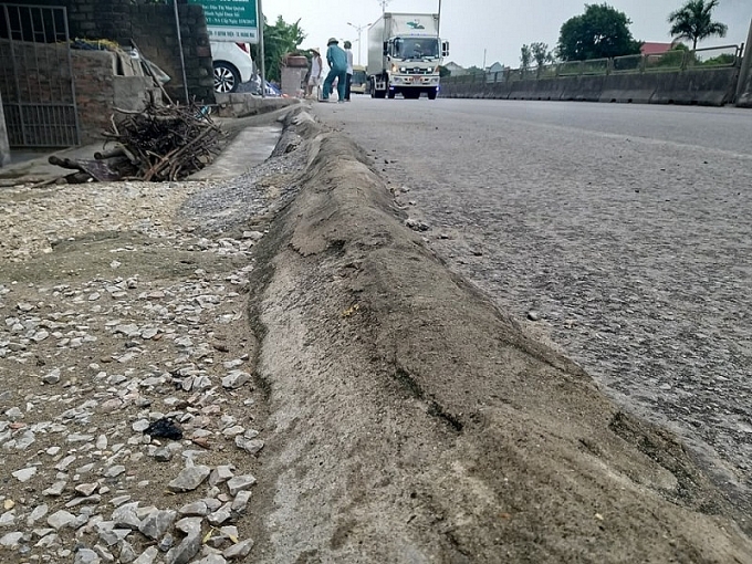 du an bot nghin ty thu phi nhieu nam chua xong muong thoat nuoc bay nguoi di duong