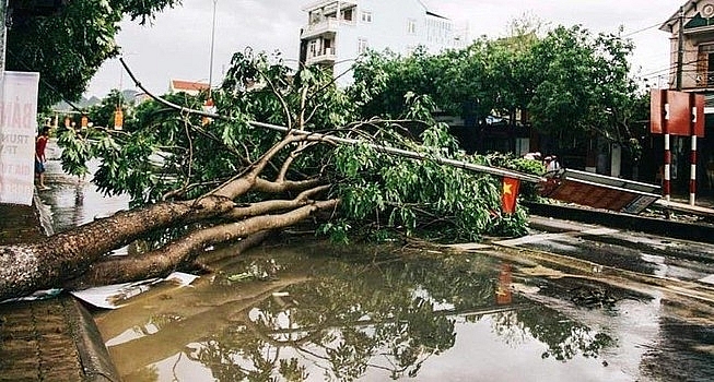sam set giong loc xuat hien di doi khan cap hang chuc ho dan den noi an toan