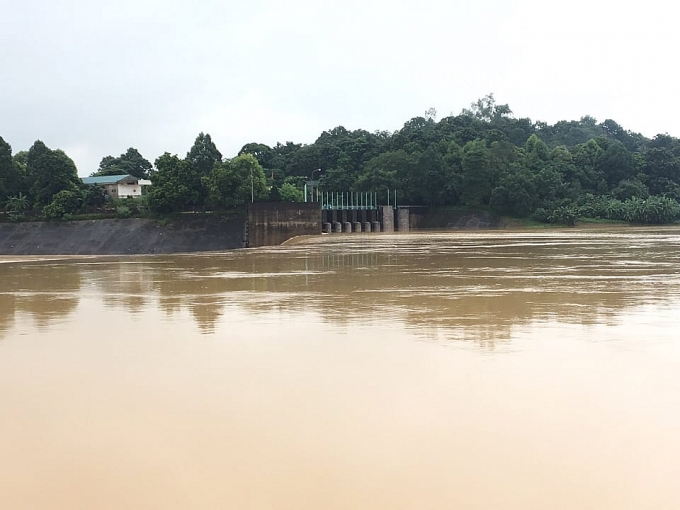 thanh hoa mua lon khien 300 can nha bi ngap sau giao thong chia cat nhieu noi