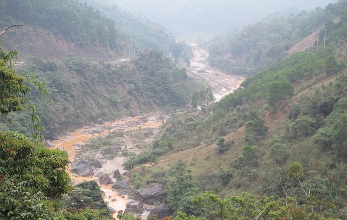 suoi chet vi khai thac quang thiec 2000 ho dan phai dung nguon nuoc nhiem asen