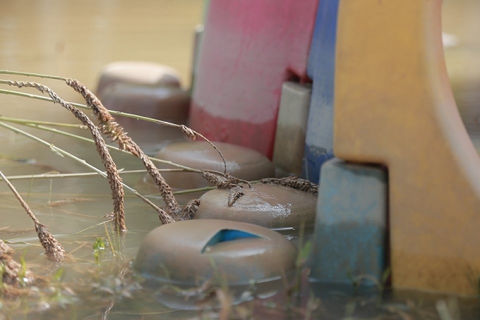 Cô giáo ở 'rốn lũ' Hương Khê xắn quần dọn bùn trường lớp sau lũ co giao o ron lu huong khe xan quan don bun truong lop sau lu