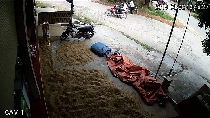 tong nguoi dan ong bi thuong hai nam thanh nien phong xe may bo tron