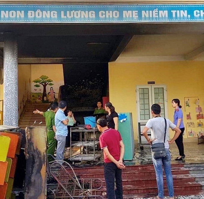Cháy ở trường mầm non, giáo viên hớt hãi đưa 118 bé đi sơ tán chay o truong mam non giao vien hot hai dua 118 be di so tan