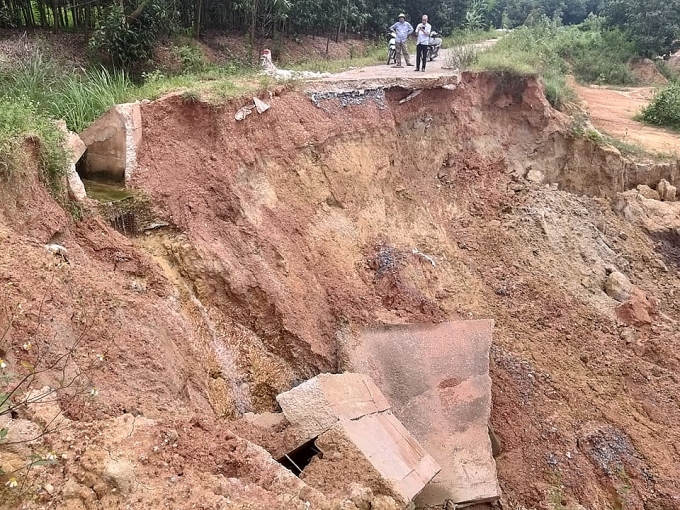 Kênh tiêu 756 tỷ đồng chưa một ngày sử dụng đã xuống cấp nghiêm trọng kenh tieu 756 ty dong chua mot ngay su dung da xuong cap nghiem trong