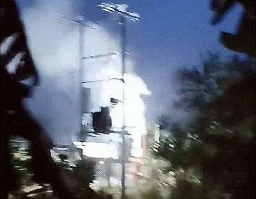 Trạm điện gần xưởng chế biến đá bất ngờ bốc cháy dữ dội trong đêm tram dien gan xuong che bien da bat ngo boc chay du doi trong dem