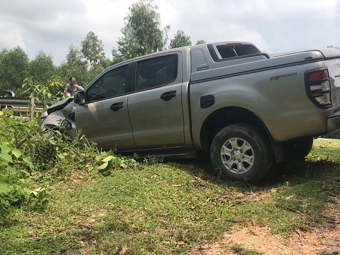 va cham xe ban tai hai vo chong di xe may tu vong tai cho