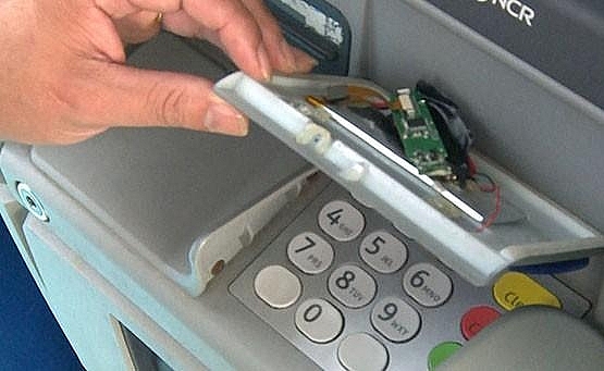 Phát hiện cây ATM có gắn thiết bị đánh cắp thông tin tại Hà Tĩnh phat hien cay atm co gan thiet bi danh cap thong tin tai ha tinh