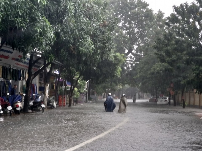 mua trang troi nhieu tuyen duong o vinh chim trong bien nuoc