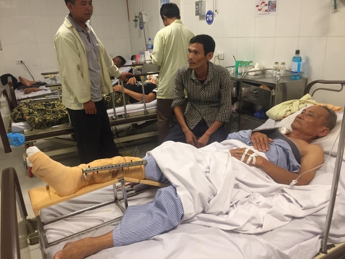 Vụ xe tải đấu đầu xe khách giường nằm, chuyển 3 nạn nhân nặng ra Hà Nội vu xe tai dau dau xe khach giuong nam chuyen 3 nan nhan nang ra ha noi