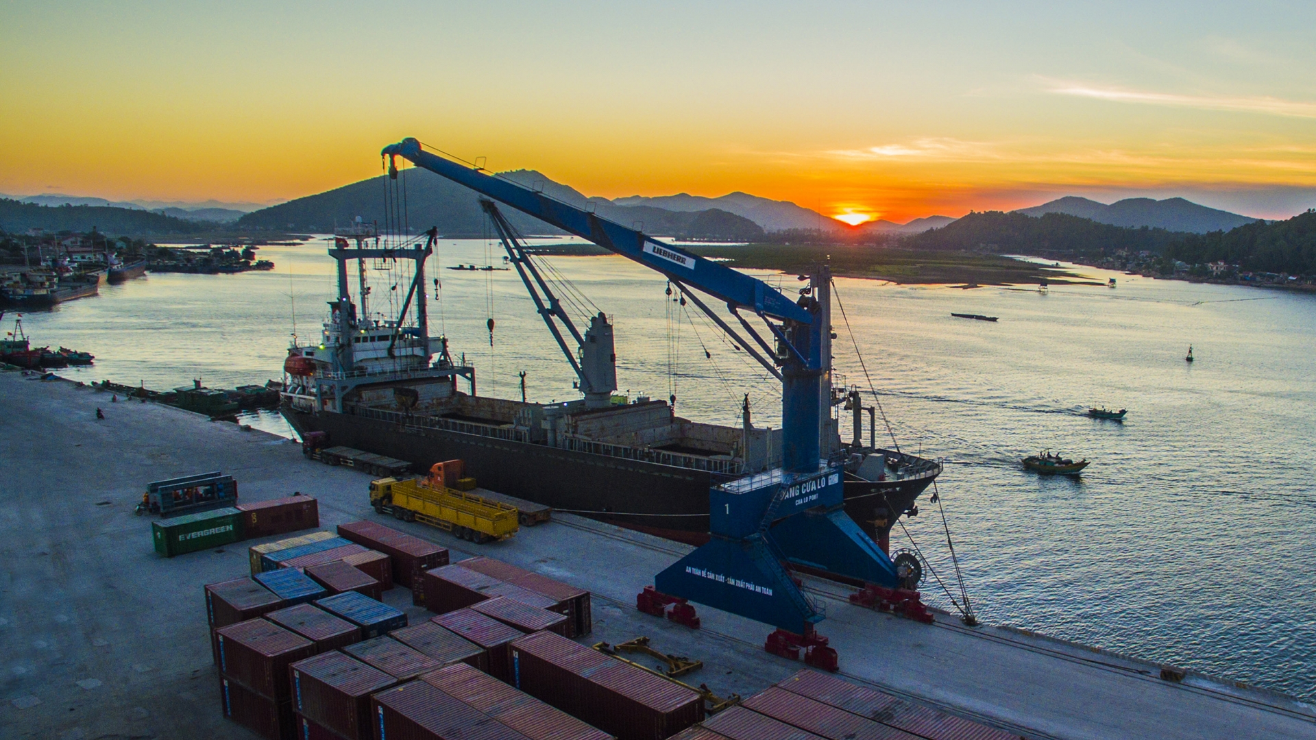 Nghệ An đề xuất nâng cấp, xây mới một số cảng biển