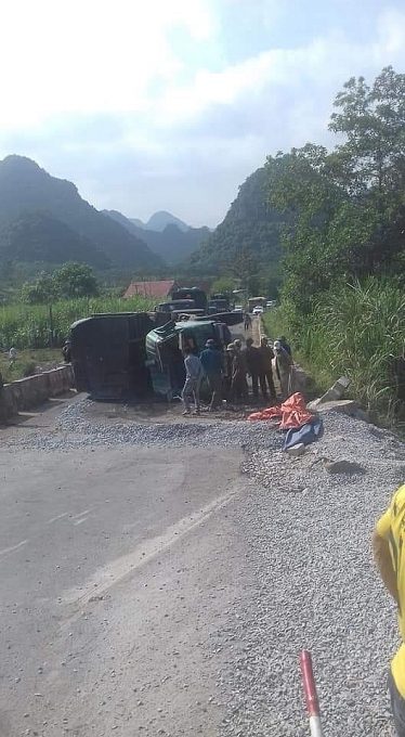 Xe tải đâm taluy rồi lật nghiêng, lái xe tử vong trên đường đi cấp cứu xe tai dam taluy roi lat nghieng lai xe tu vong tren duong di cap cuu