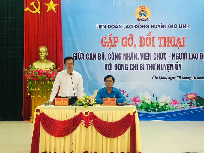 200 công nhân viên chức lao động đối thoại với Bí thư Huyện ủy 200 cong nhan vien chuc lao dong doi thoai voi bi thu huyen uy