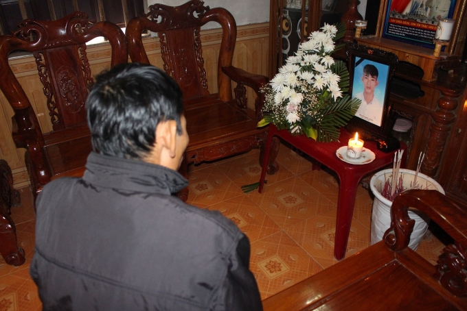 nguoi than khoc can nuoc mat vi nhan hung tin nhung dua con nam lai o troi au