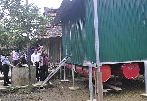 xay dung 58 nha be vuot lu cho cac ho ngheo o ron lu minh hoa