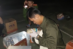 bi xe tai tong trung 3 thanh nien tren xe may thuong vong