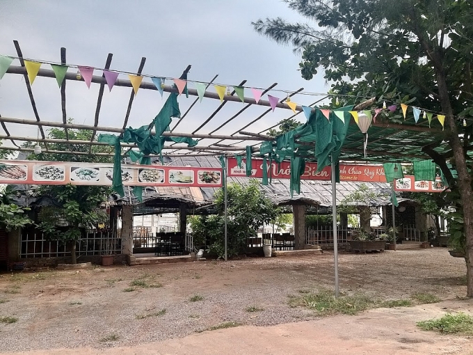 Hàng loạt nhà hàng, quán ăn vô tư lấn chiếm biển cửa Hiền nghe an hang loat nha hang quan an vo tu lan chiem bien cua hien