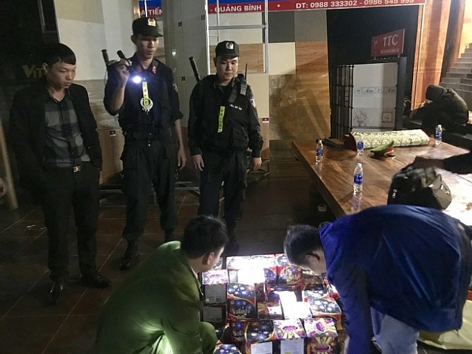 giam doc cong ty tang tru gan 70kg phao de choi tet nguyen dan