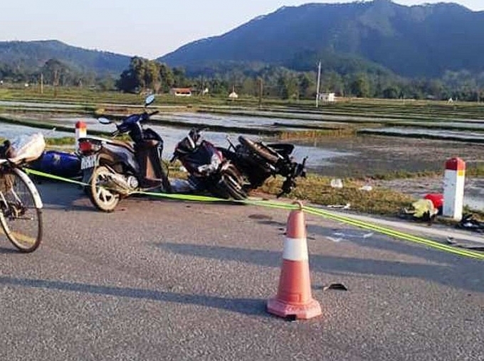 chu re tu nan tuc tuoi tren duong di gui thiep moi dam cuoi