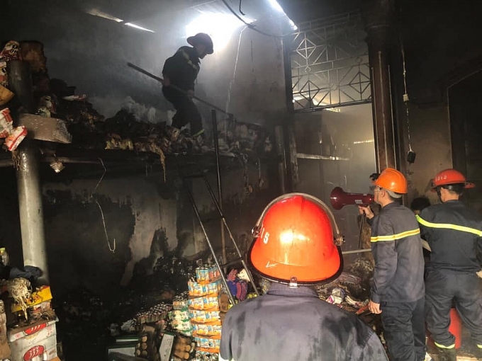 Cửa hàng tạp hóa bốc cháy dữ dội, nhiều tài sản bị thiêu rụi cua hang tap hoa boc chay du doi nhieu tai san bi thieu rui