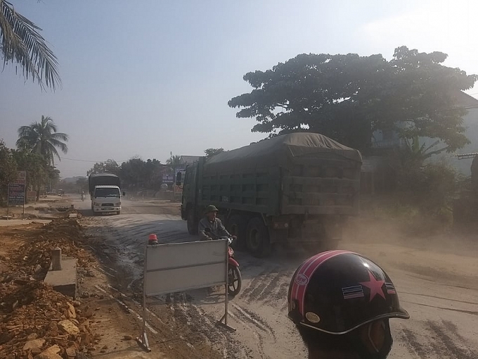 Cung đường 48 ở 'thủ phủ đá trắng' xứ Nghệ oằn mình vì xe quá khổ, quá tải cung duong 48 o thu phu da trang xu nghe oan minh vi xe qua kho qua tai