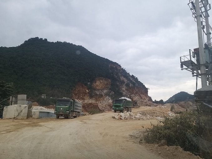 Cung đường 48 ở 'thủ phủ đá trắng' xứ Nghệ oằn mình vì xe quá khổ, quá tải cung duong 48 o thu phu da trang xu nghe oan minh vi xe qua kho qua tai