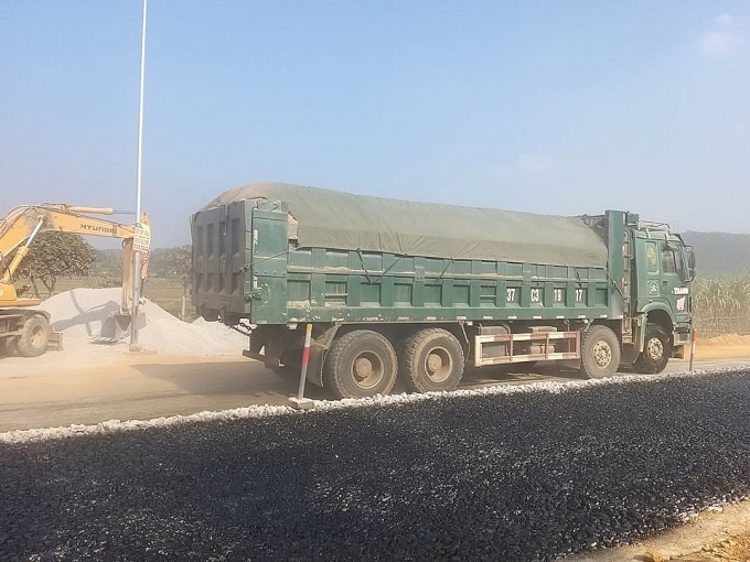 Cung đường 48 ở 'thủ phủ đá trắng' xứ Nghệ oằn mình vì xe quá khổ, quá tải cung duong 48 o thu phu da trang xu nghe oan minh vi xe qua kho qua tai