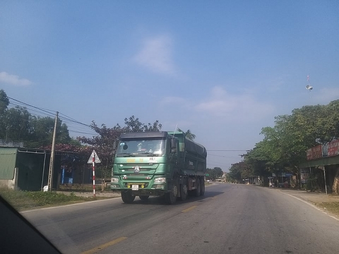 Cung đường 48 ở 'thủ phủ đá trắng' xứ Nghệ oằn mình vì xe quá khổ, quá tải cung duong 48 o thu phu da trang xu nghe oan minh vi xe qua kho qua tai