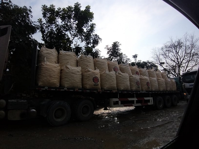 Cung đường 48 ở 'thủ phủ đá trắng' xứ Nghệ oằn mình vì xe quá khổ, quá tải cung duong 48 o thu phu da trang xu nghe oan minh vi xe qua kho qua tai