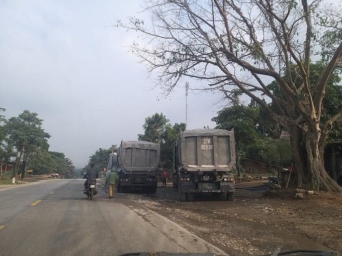 Cung đường 48 ở 'thủ phủ đá trắng' xứ Nghệ oằn mình vì xe quá khổ, quá tải cung duong 48 o thu phu da trang xu nghe oan minh vi xe qua kho qua tai