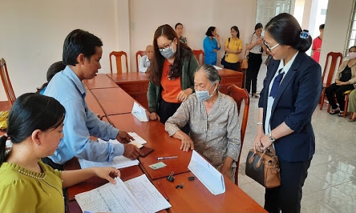 Hà Nội tiếp tục hỗ trợ người lao động bị ảnh hưởng bởi dịch COVID-19 và thiên tai Hà Nội tiếp tục hỗ trợ người lao động bị ảnh hưởng bởi dịch COVID-19 và thiên tai