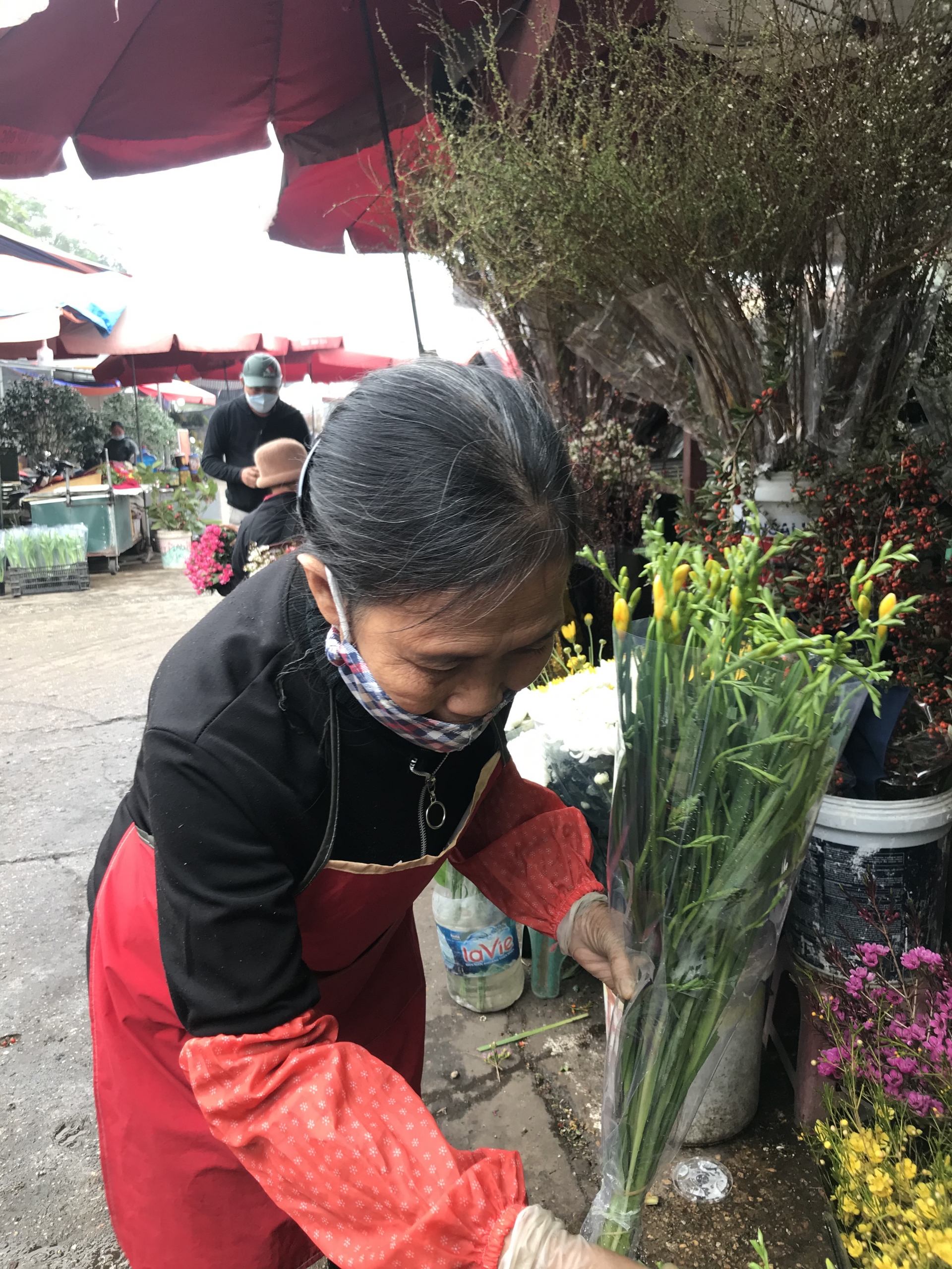 Lao động chợ hoa lao đao vì dịch Covid - 19 Lao động chợ hoa lao đao vì dịch Covid - 19