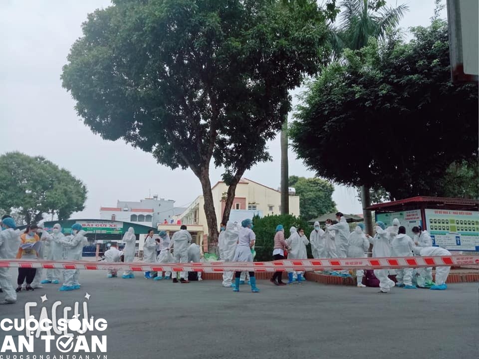 Những hình ảnh xúc động về các nữ y bác sĩ nơi tâm dịch