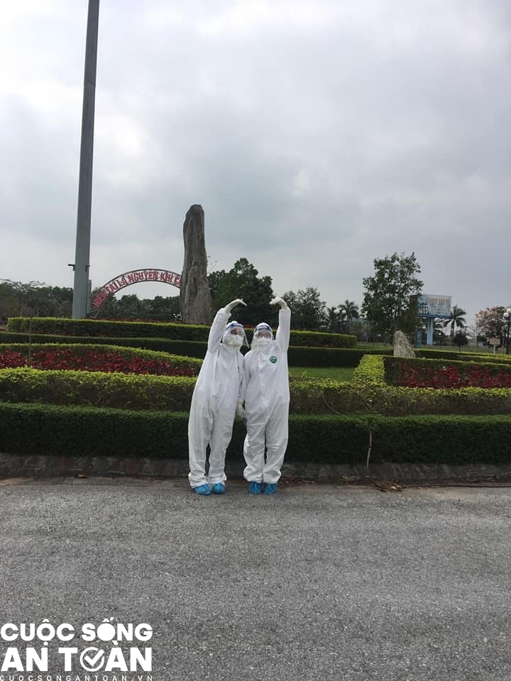 Những hình ảnh xúc động về các nữ y bác sĩ nơi tâm dịch