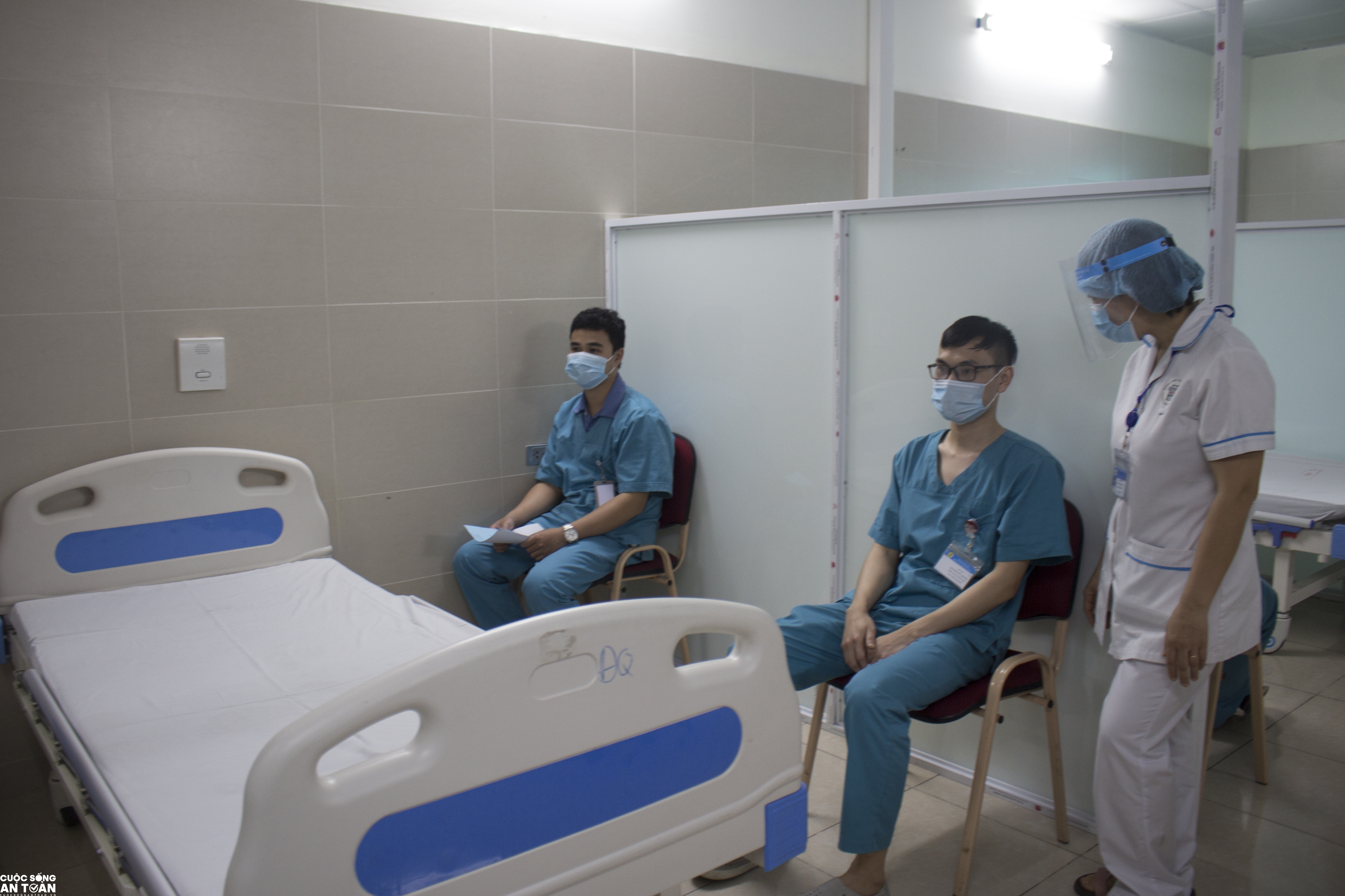 Tiêm chủng Vaccine COVID-19 ở Việt Nam: Yên tâm và Tin tưởng Tiêm chủng Vaccine COVID-19 ở Việt Nam: Yên tâm và Tin tưởng