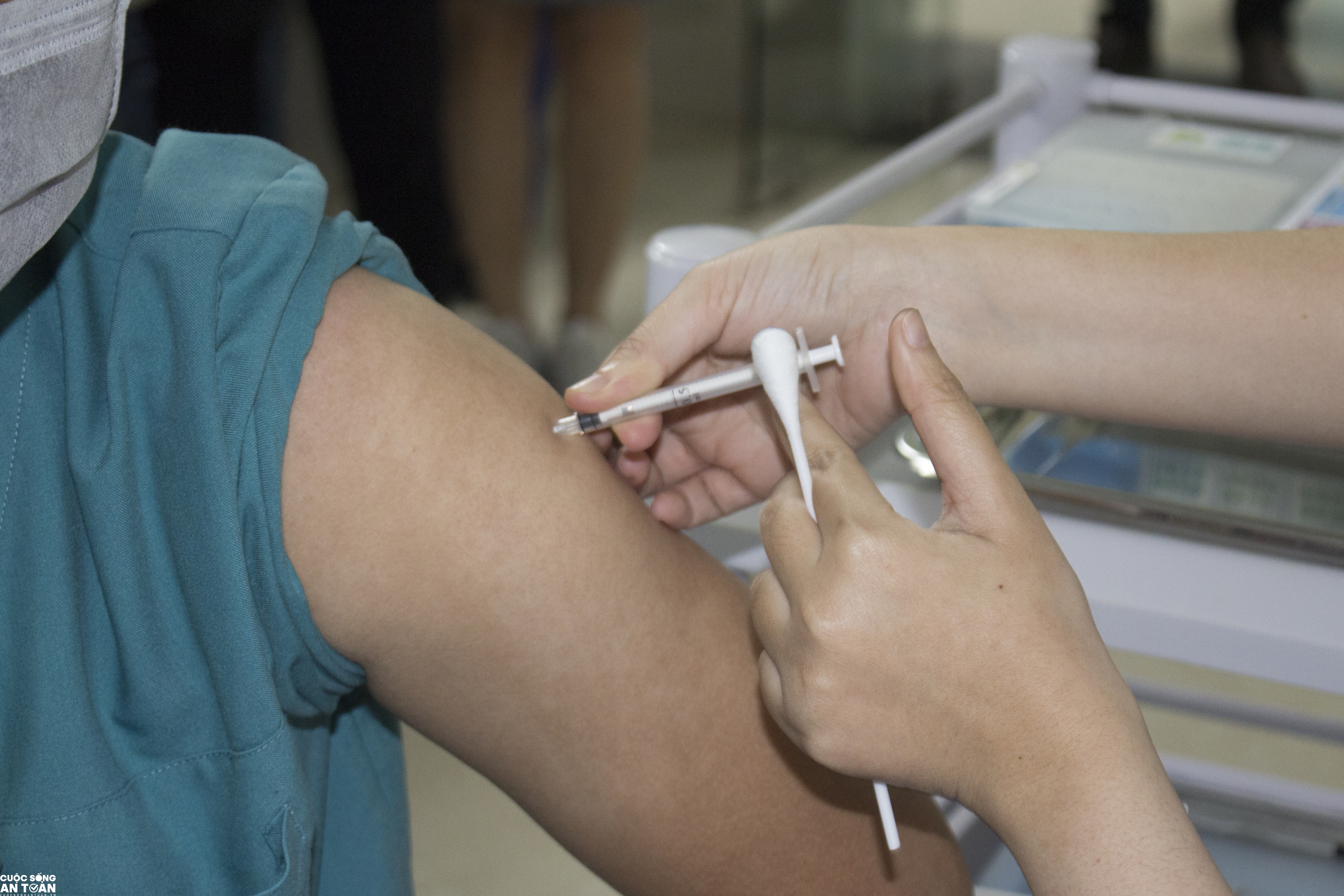 Tiêm chủng Vaccine COVID-19 ở Việt Nam: Yên tâm và Tin tưởng Tiêm chủng Vaccine COVID-19 ở Việt Nam: Yên tâm và Tin tưởng