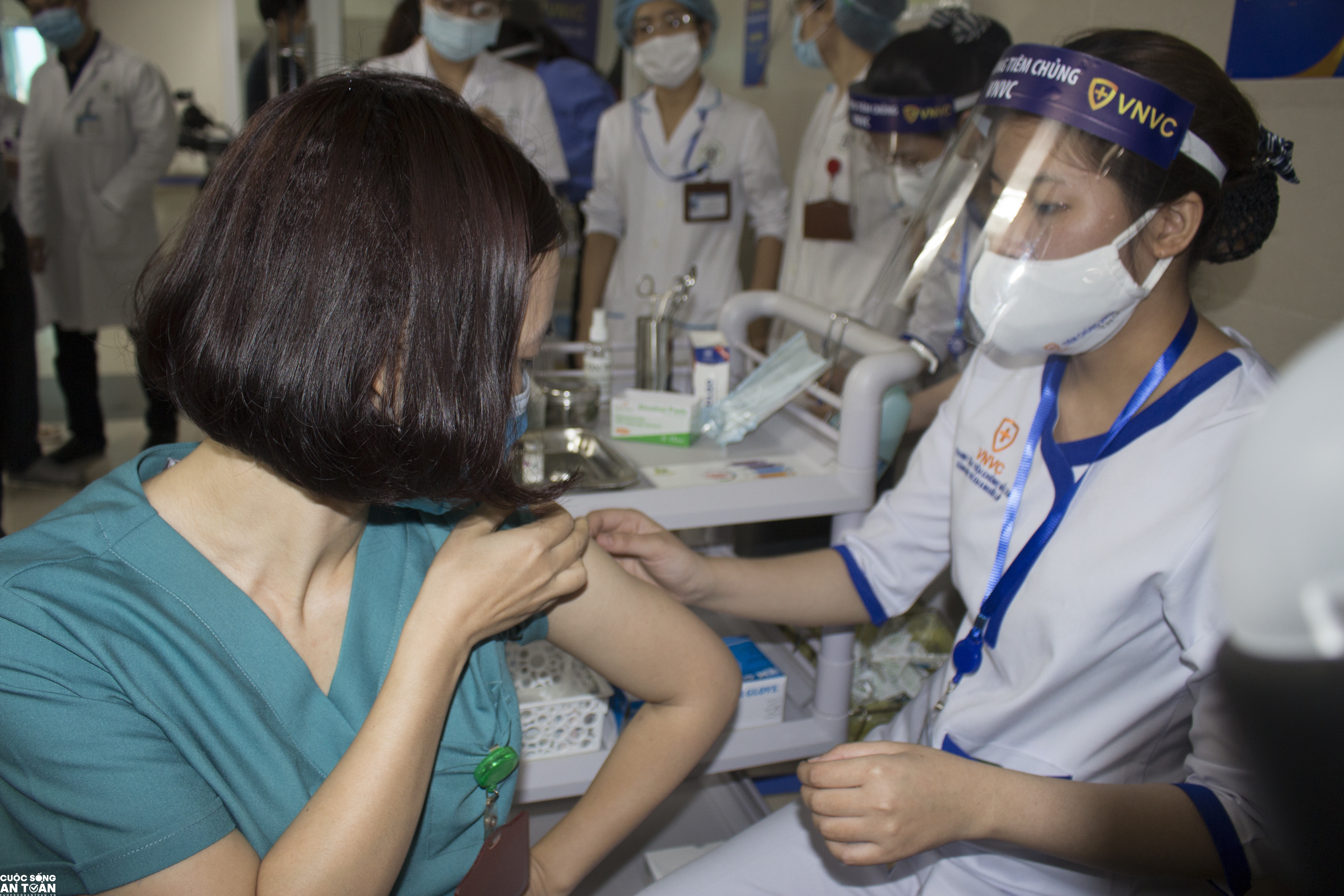 Tiêm chủng Vaccine COVID-19 ở Việt Nam: Yên tâm và Tin tưởng Tiêm chủng Vaccine COVID-19 ở Việt Nam: Yên tâm và Tin tưởng