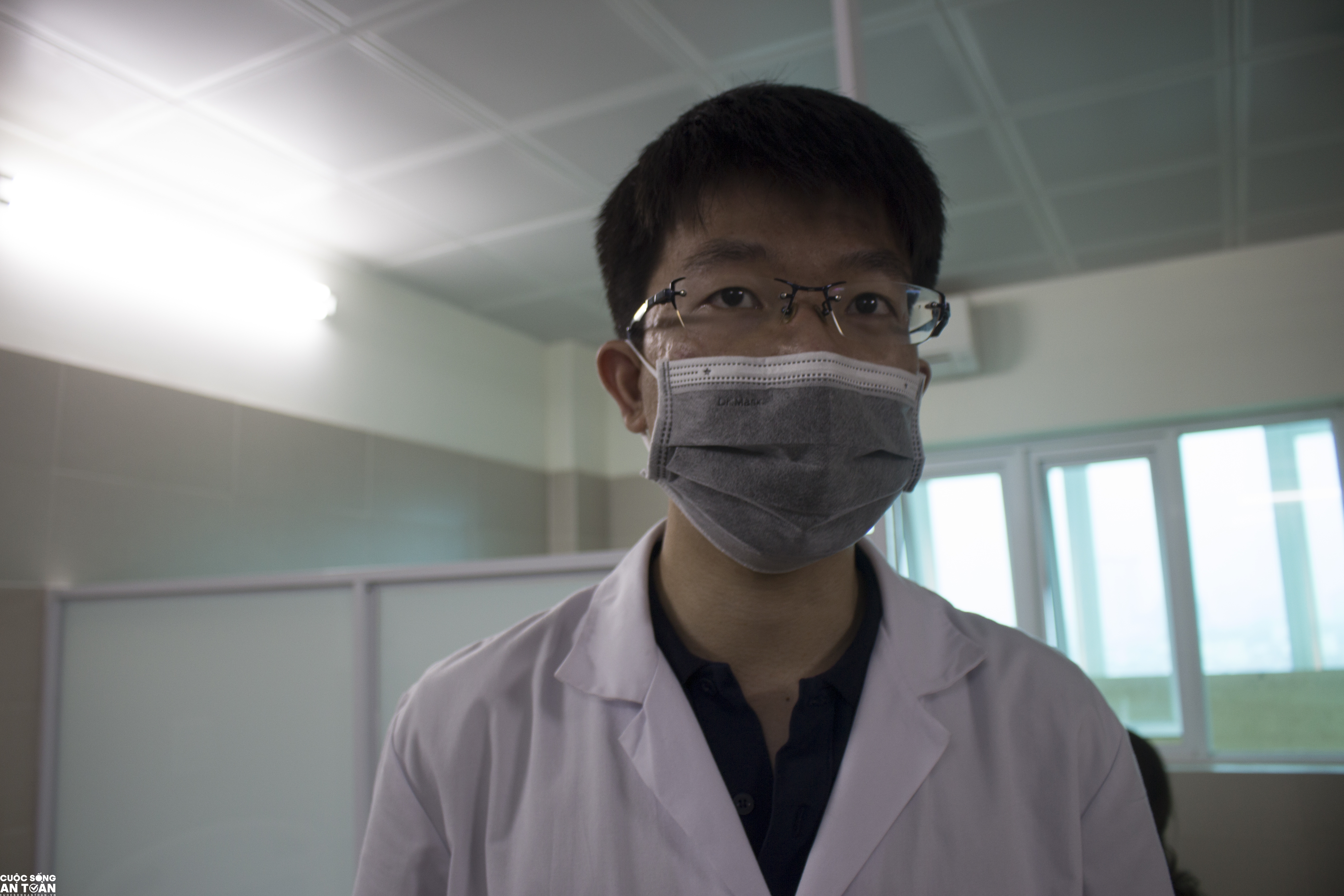 Tiêm chủng Vaccine COVID-19 ở Việt Nam: Yên tâm và Tin tưởng Tiêm chủng Vaccine COVID-19 ở Việt Nam: Yên tâm và Tin tưởng