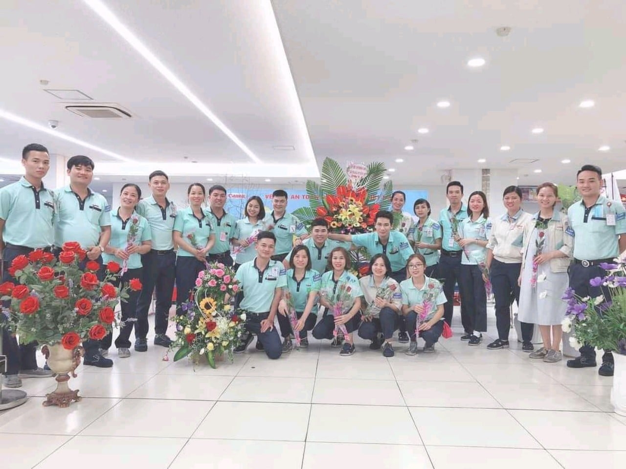 Công nhân háo hức "khoe" đồng phục "ngành" Công nhân háo hức "khoe" đồng phục "ngành"