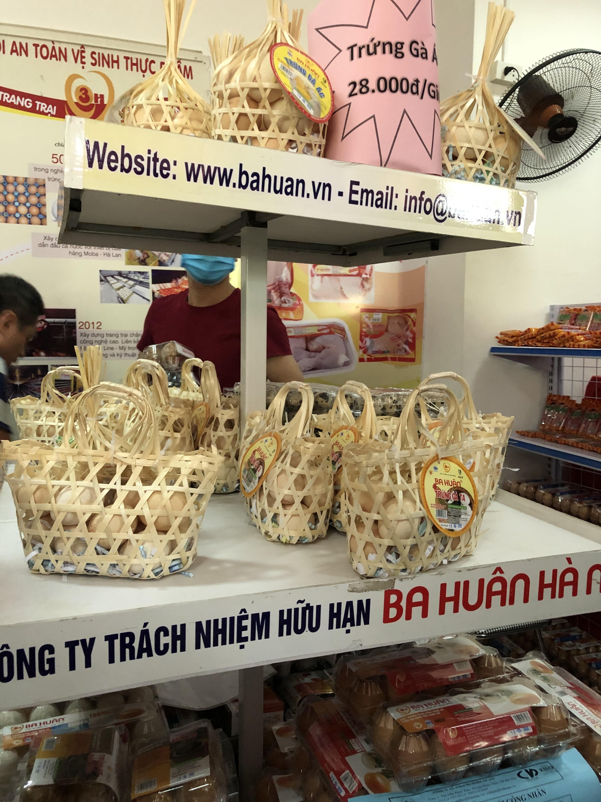 Công nhân lao động phấn khởi mua sắm tại Siêu thị 0 đồng cong nhan lao dong phan khoi mua sam tai sieu thi 0 dong