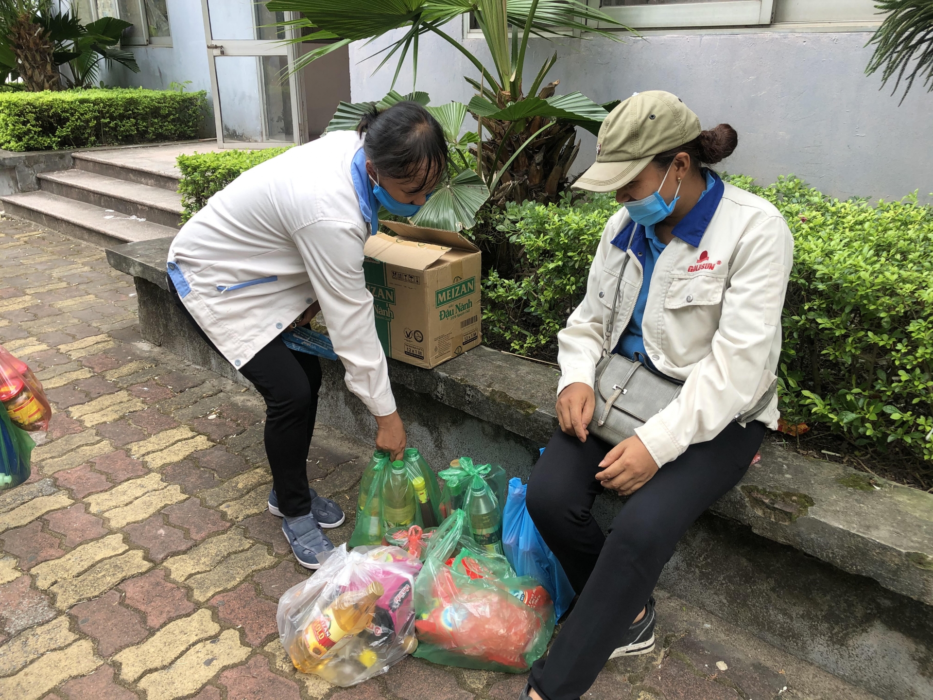 sieu thi 0 dong trao yeu thuong den cong nhan lao dong bi anh huong boi dich covid 19