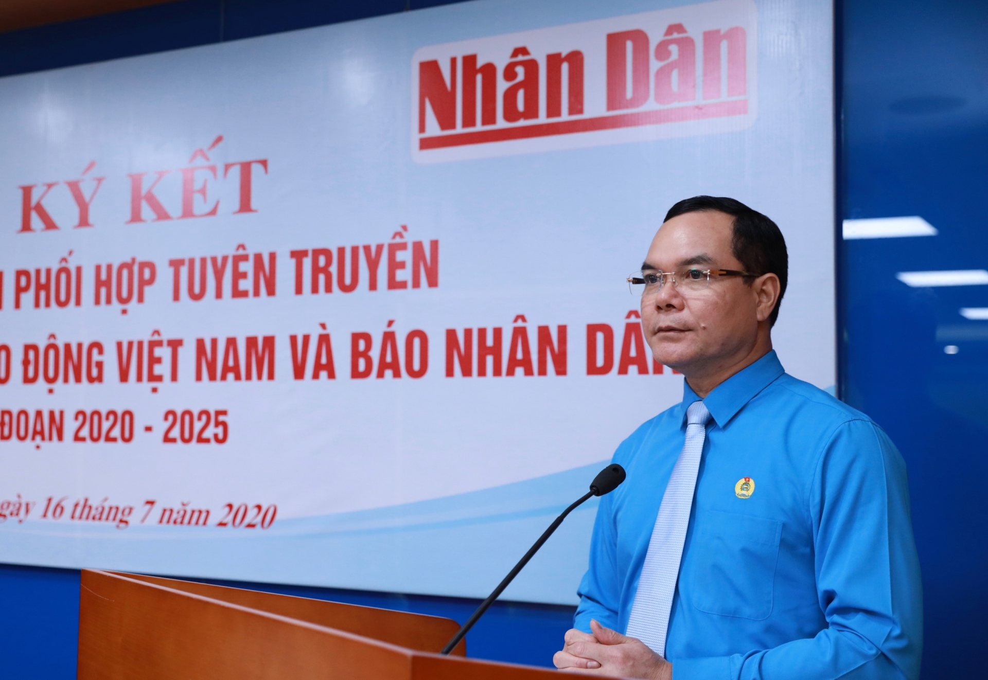 Phối hợp tuyên truyền giữa Tổng LĐLĐ Việt Nam và Báo Nhân Dân giai đoạn 2020 - 2025 phoi hop tuyen truyen giua tong ldld viet nam va bao nhan dan giai doan 2020 2025