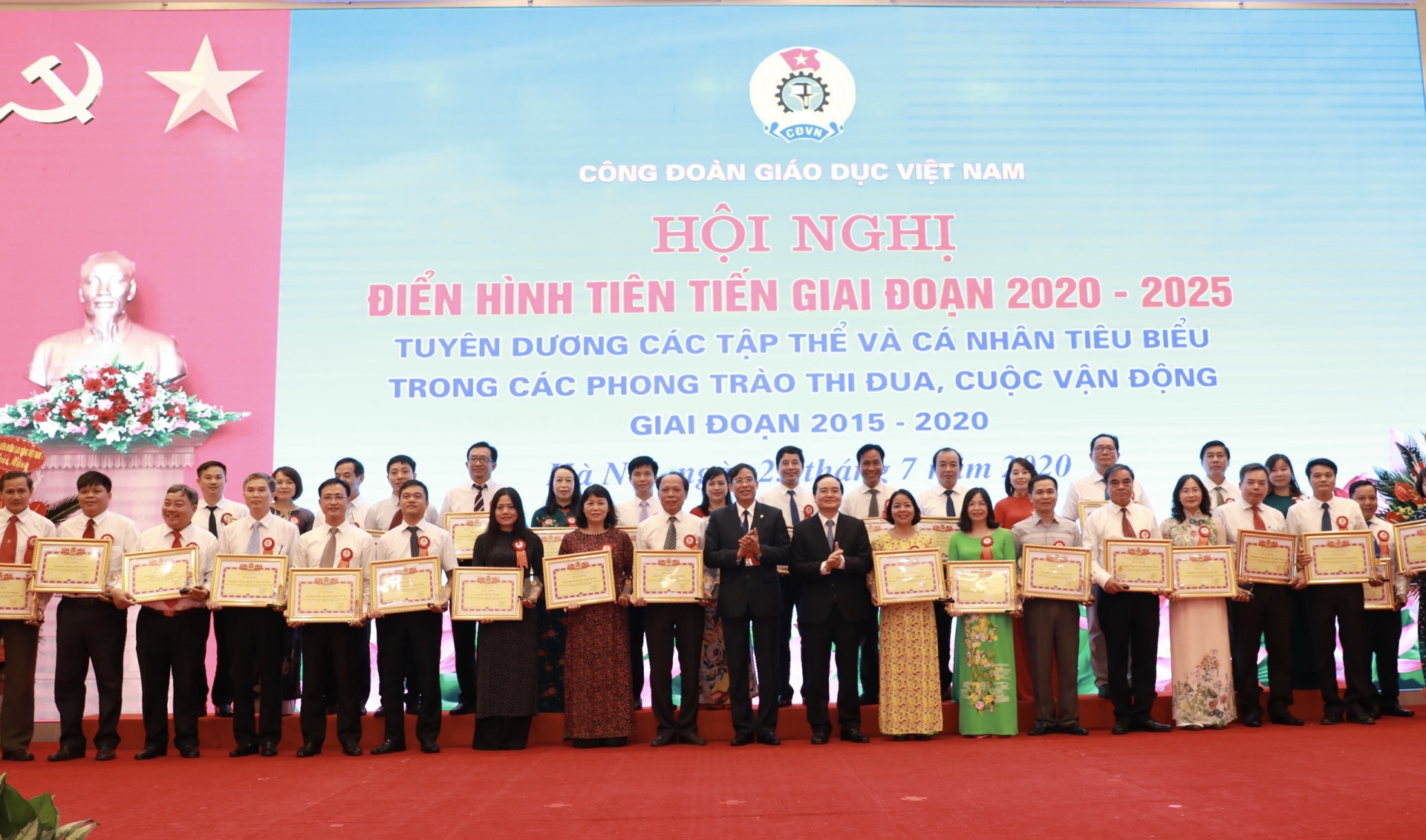 tuyen duong 34 tap the va 138 ca nhan xuat sac trong cac phong trao thi dua