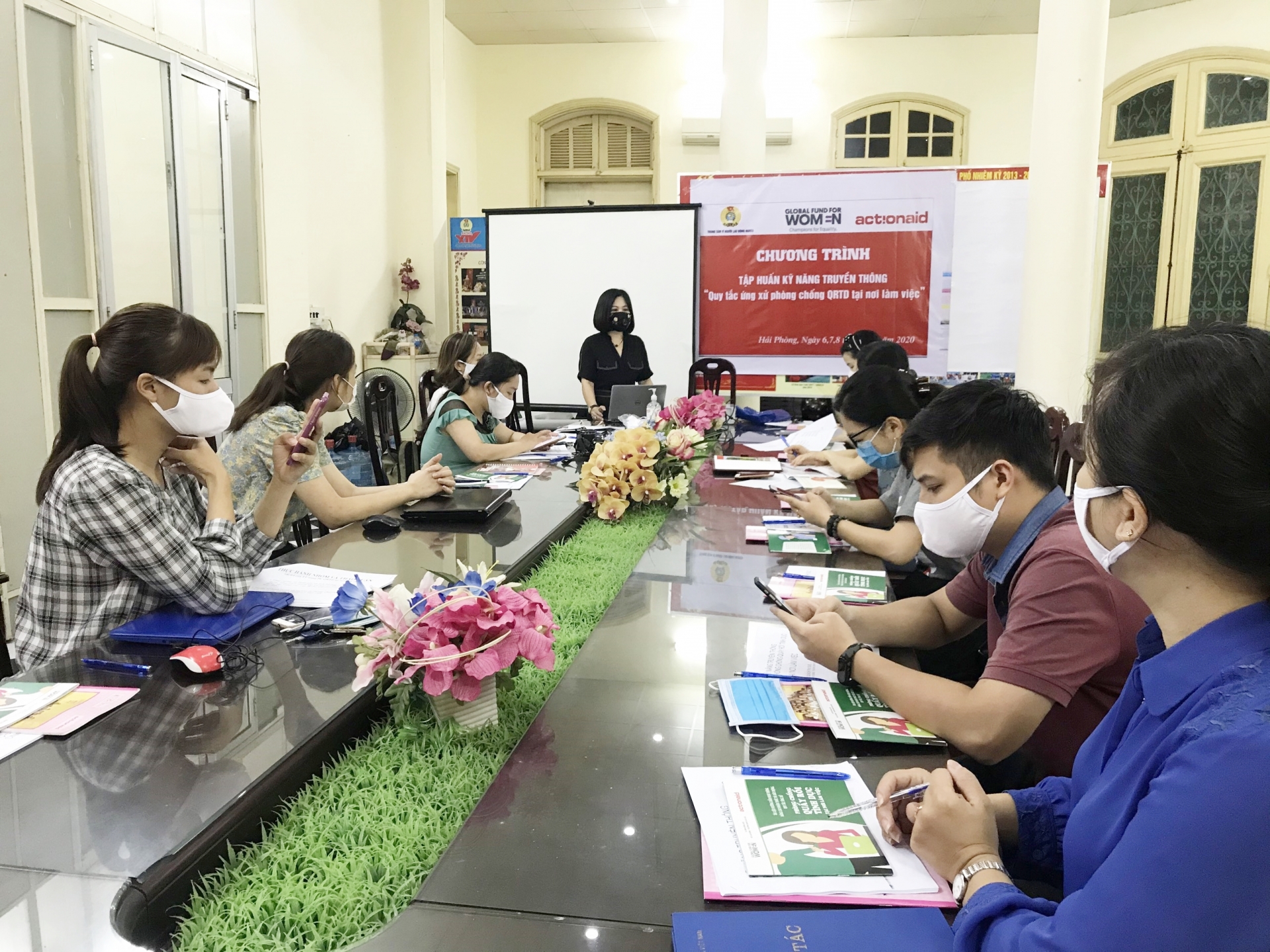 tap huan ky nang truyen thong chong quay roi tinh duc tai noi lam viec