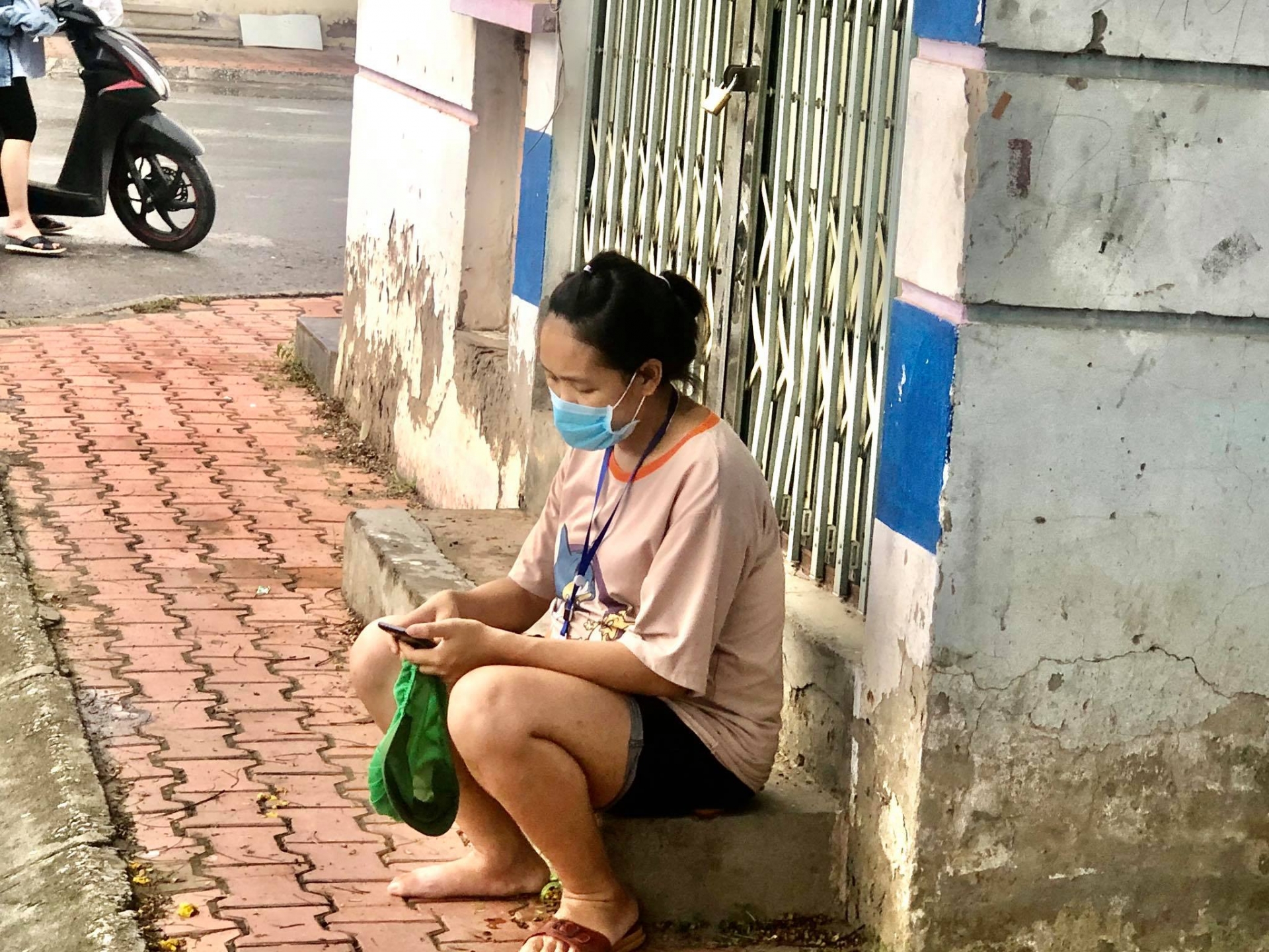 Công nhân vừa làm vừa lo mất việc