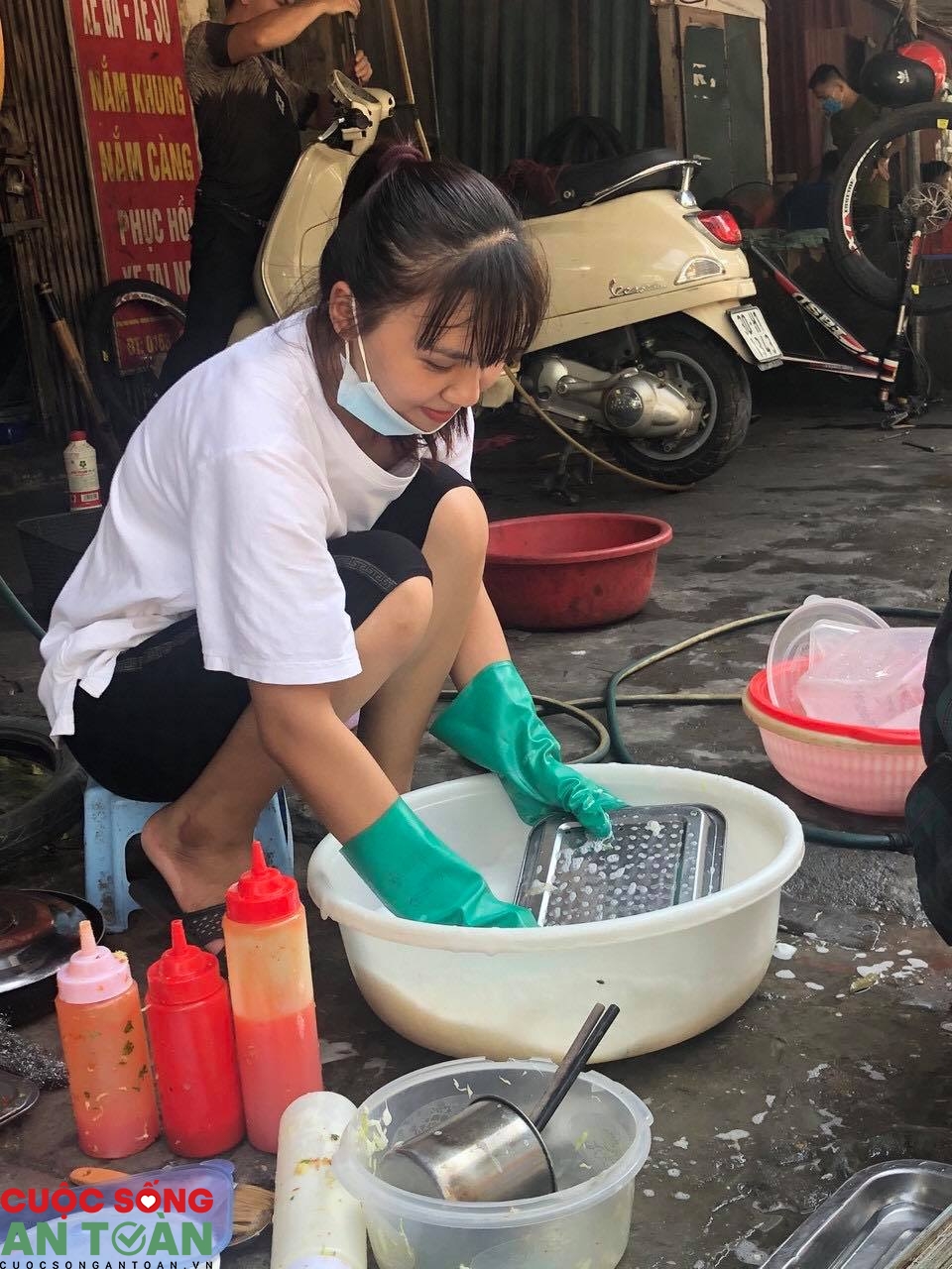 Cảnh đời nữ công nhân ly thân