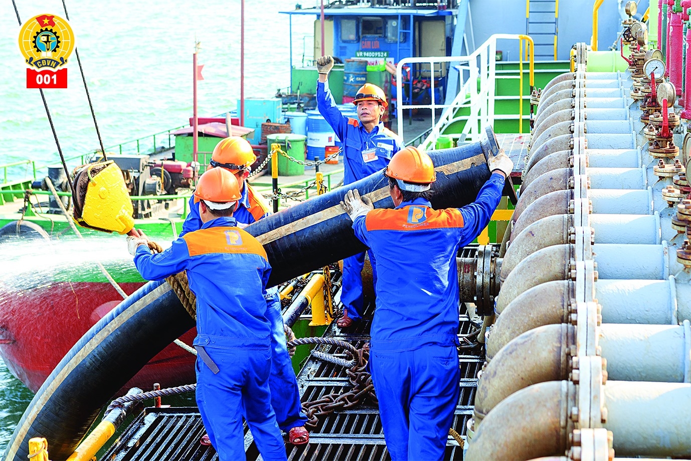 Mỗi bức ảnh là hơi thở của người lao động